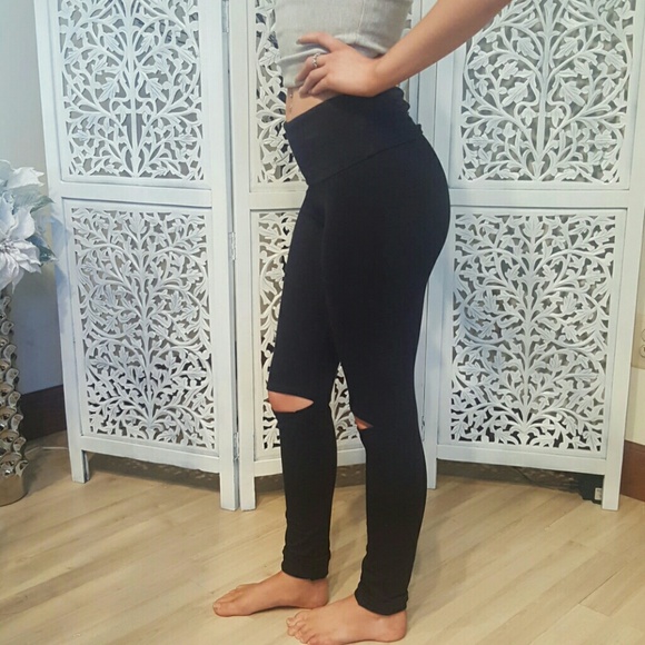 Black Cutout Knee High Waist Leggings - Picture 2 of 4