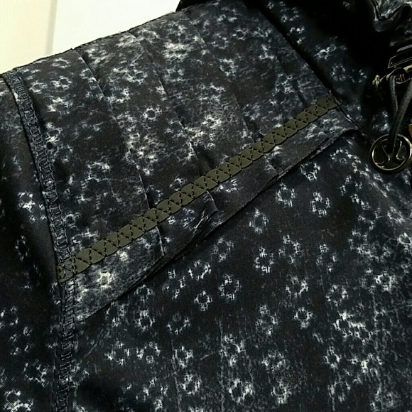 Lululemon spring forward jacket inkwell size 4 - Picture 4 of 4