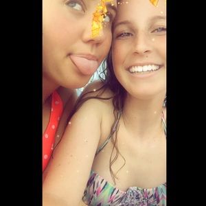 Meet your Posher, Caitlin