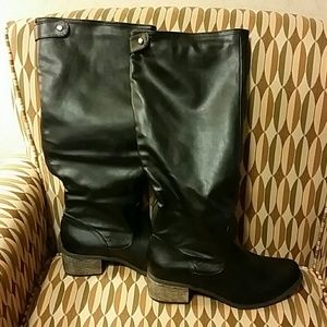 Black boots (Newly marked down then being donated)