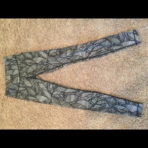 Size 4 lulu wunder under pant