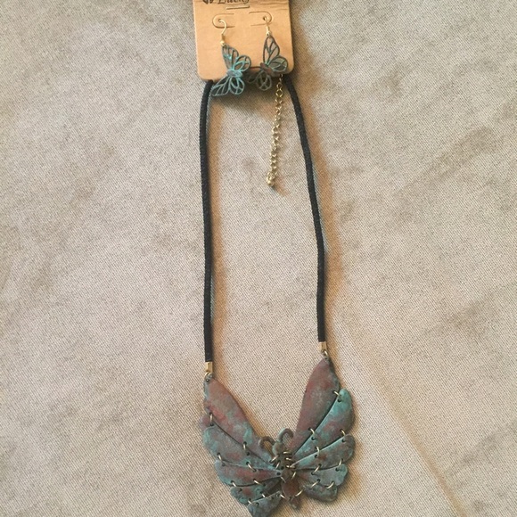 Jewelry - 💨SALE Butterfly Necklace and Earrings Set