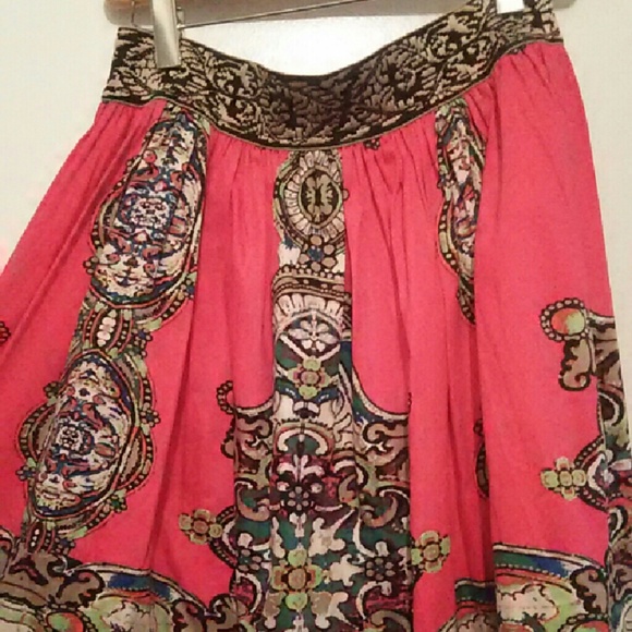 Vibrant ethnic print knee length,elastic waistband