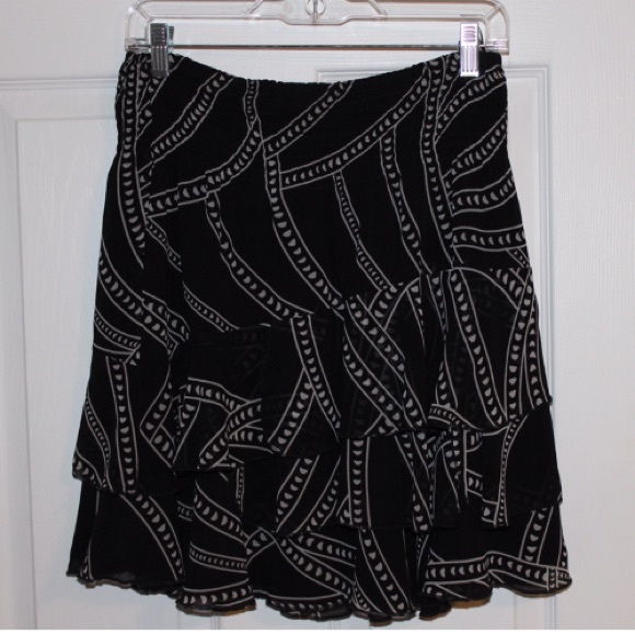 WHITE HOUSE BLACK MARKET SMOKED WAIST TIERED SKIRT