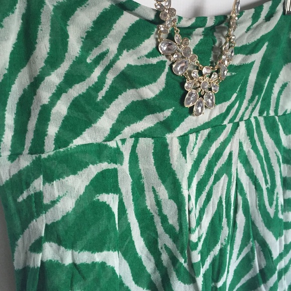 Diane von Furstenberg Tops - Vintage Diane Von Furstenberg Silk Green Blouse M Diane von Furstenberg Tops - Vintage Diane Von Furstenberg Silk Green Blouse M