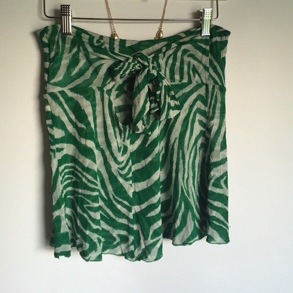 Diane von Furstenberg Tops - Vintage Diane Von Furstenberg Silk Green Blouse M Diane von Furstenberg Tops - Vintage Diane Von Furstenberg Silk Green Blouse M