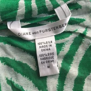 Diane von Furstenberg Tops - Vintage Diane Von Furstenberg Silk Green Blouse M Diane von Furstenberg Tops - Vintage Diane Von Furstenberg Silk Green Blouse M