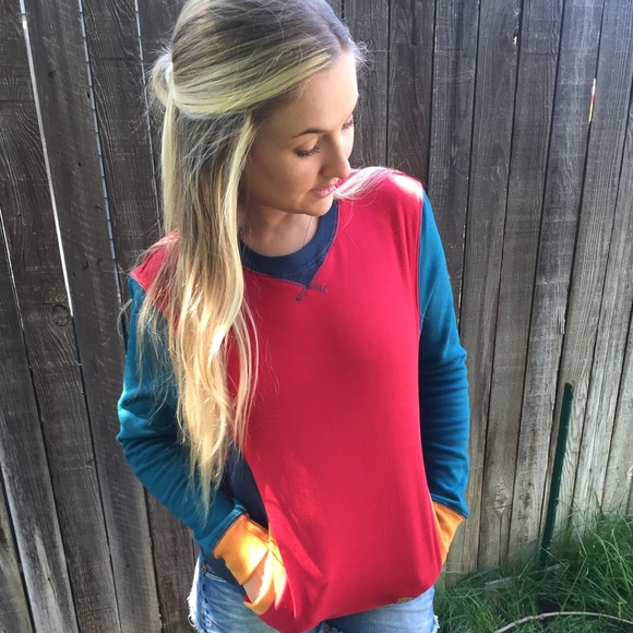 🎉LAST ONE 🎉 Cozy Multicolored Sweatshirt