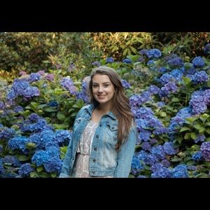 Meet your Posher, Emily