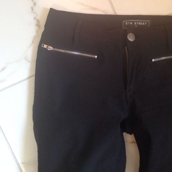 Stretchy black pant
