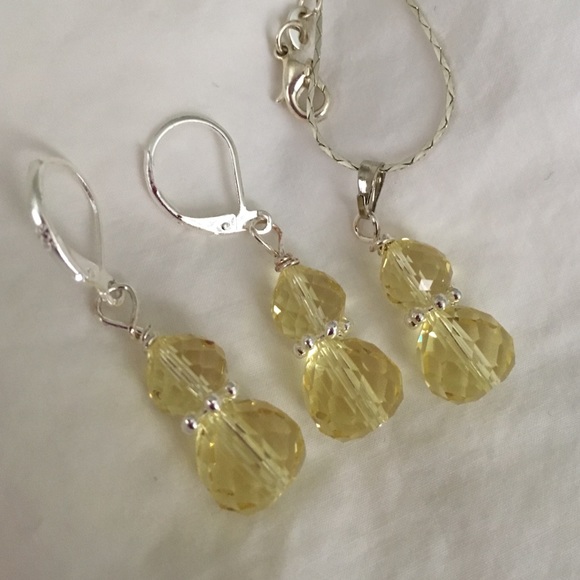 Crystals earrings pendants sets.