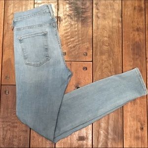 Light wash stretch skinny jeans