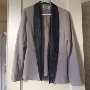 Chic BB Dakota open front blazer.
