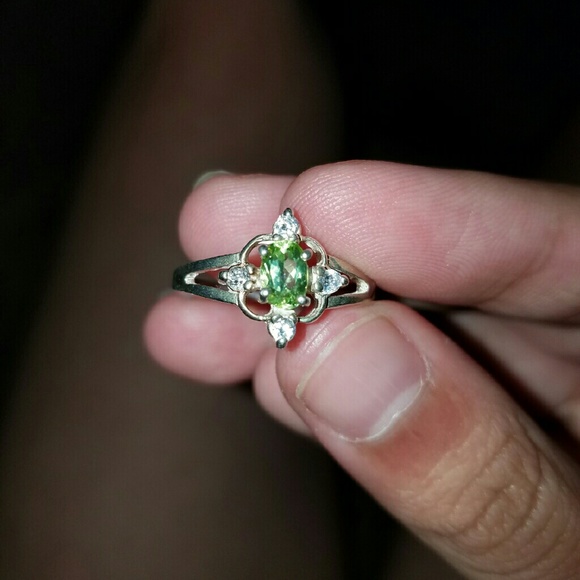 Women peridot ring