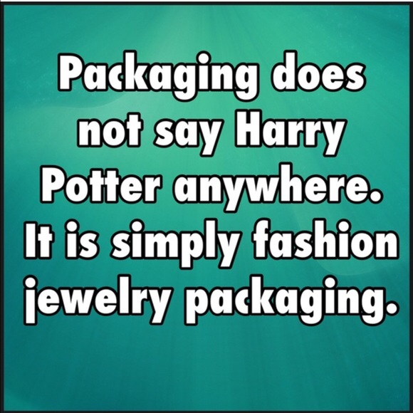 (i1) Harry Potter Time Turner Necklace - Picture 4 of 4