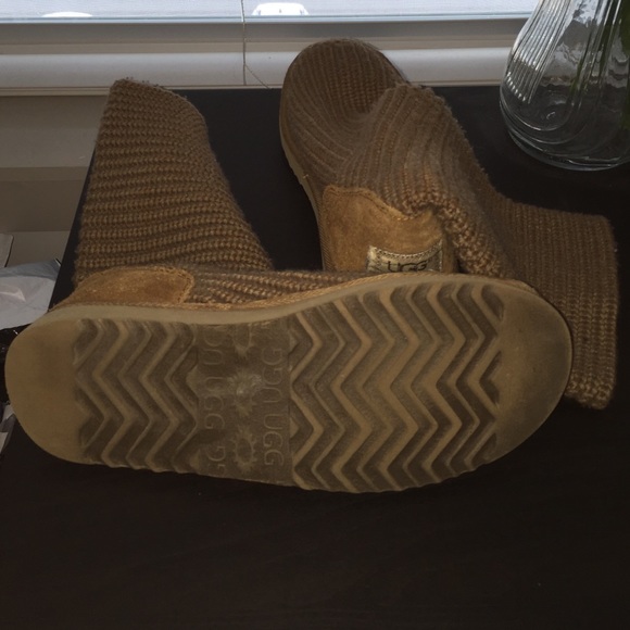 UGG - Picture 3 of 3