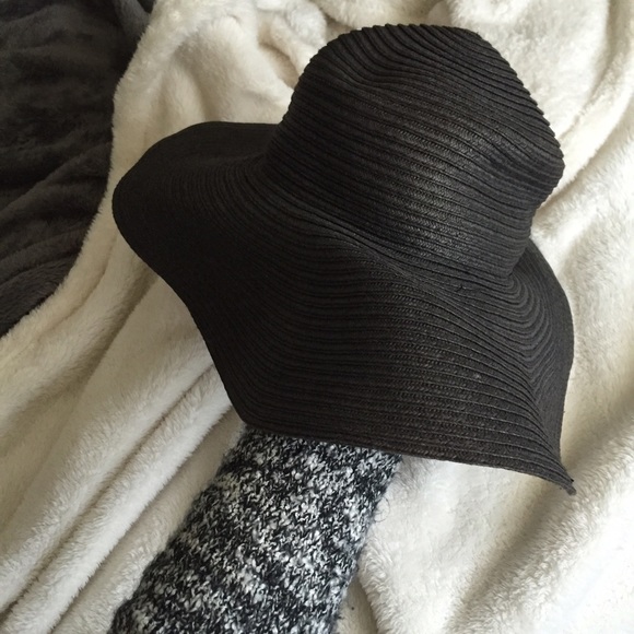 Floppy hat