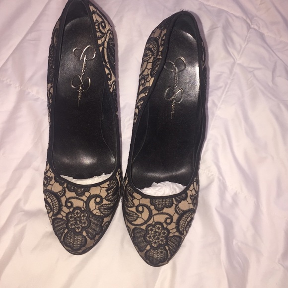 Jessica Simpson pumps