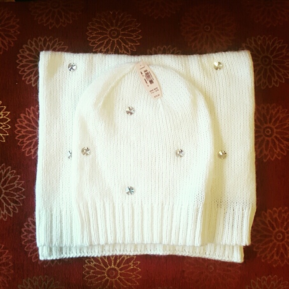 Victorias Secret hat and scarf set