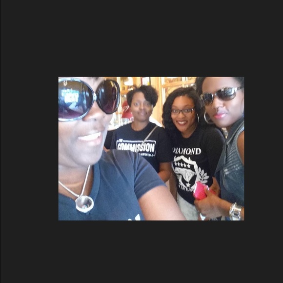 Meet your Poshers...LadyCEOs! - Picture 1 of 1