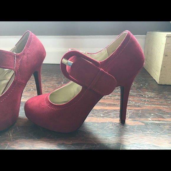 Red Heels - Picture 2 of 3