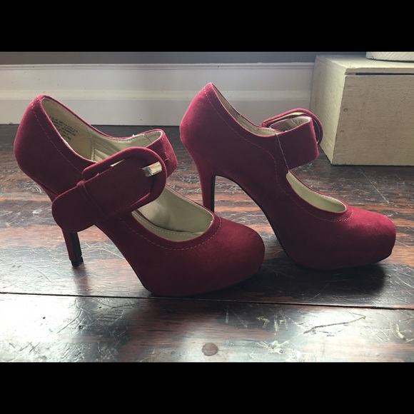 Red Heels - Picture 3 of 3