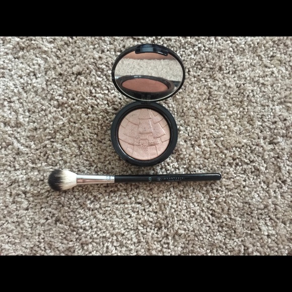 Anastasia Riviera Highligher and 23 Brush