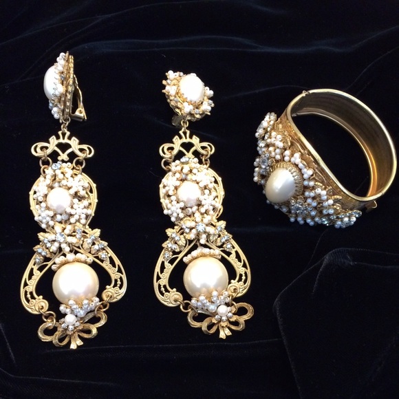 Baroque goldtone and pearl bracelet & earrings set