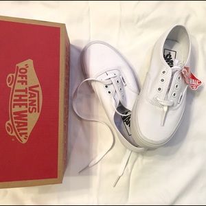 Authentic True White Women's Vans size 6!