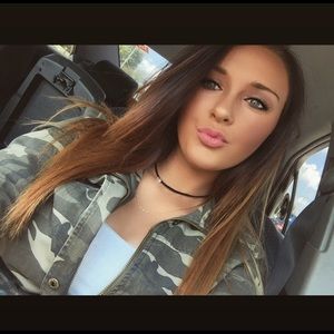 Meet your Posher, Kayla