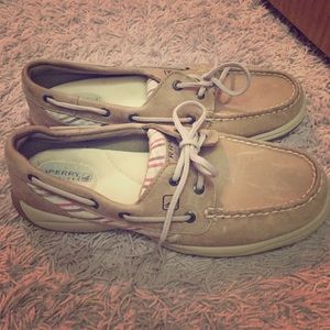 Size 7.5 tan sperrys