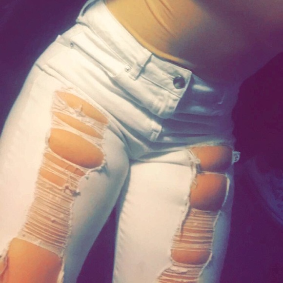 White boyfriend jeans