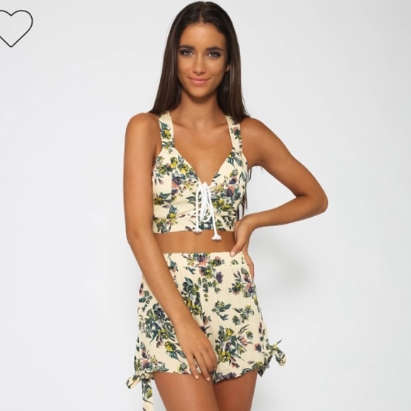 Floral Set with Open Back 🌸