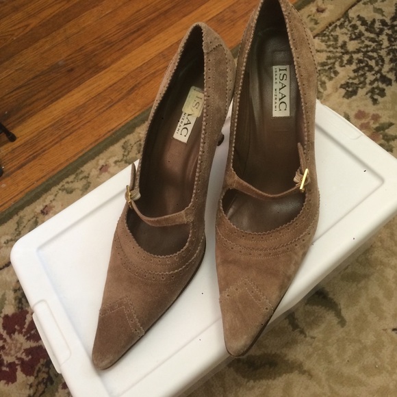 Tan suede Isaac Mizrahi high heel shoe