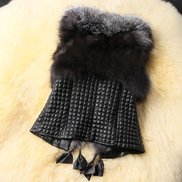 JUST IN🔹LAST ONE🔹Faux Fur Shimmer Vest - Picture 2 of 4