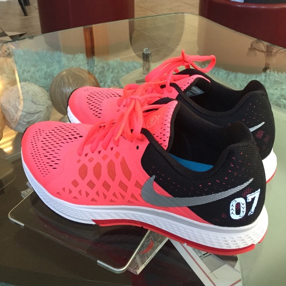 Nike Shoes - Nike sneakers