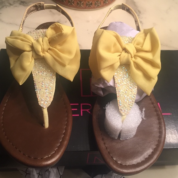 New yellow cute sandals with bow & subtle crystals