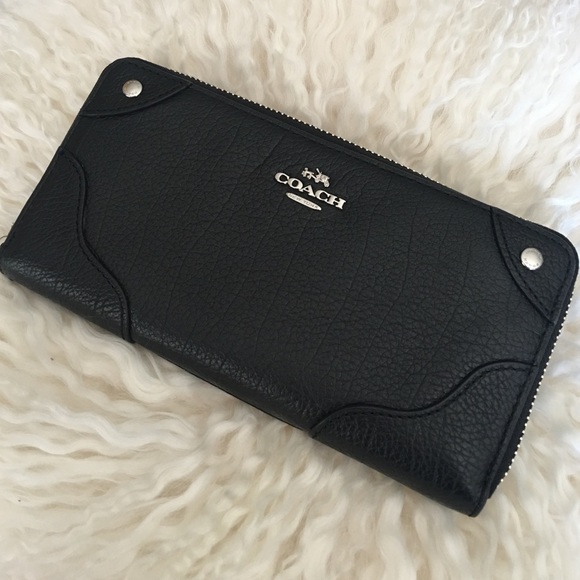 Coach Handbags - 🌟FAB FRIDAY FLASH SALE🌟BRAND NEW COACH WALLET🌟