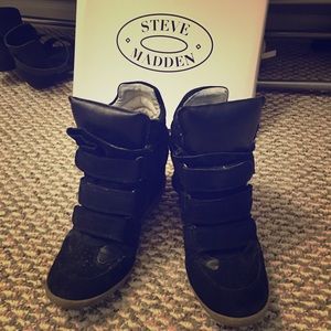 Steve Madden black wedge sneakers size 7
