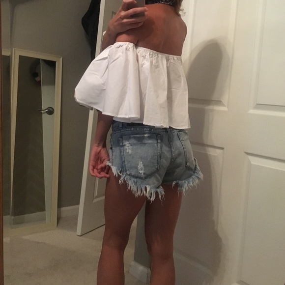 1 LEFT • White Off The Shoulders Top • - Picture 3 of 4