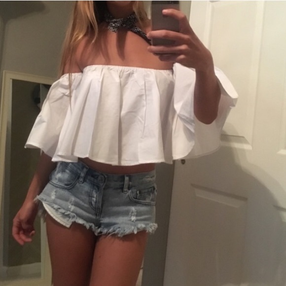 1 LEFT • White Off The Shoulders Top • - Picture 2 of 4