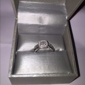 ❌❌❌SOLD❌❌❌Zales Quad Diamond Accent Promise Ring