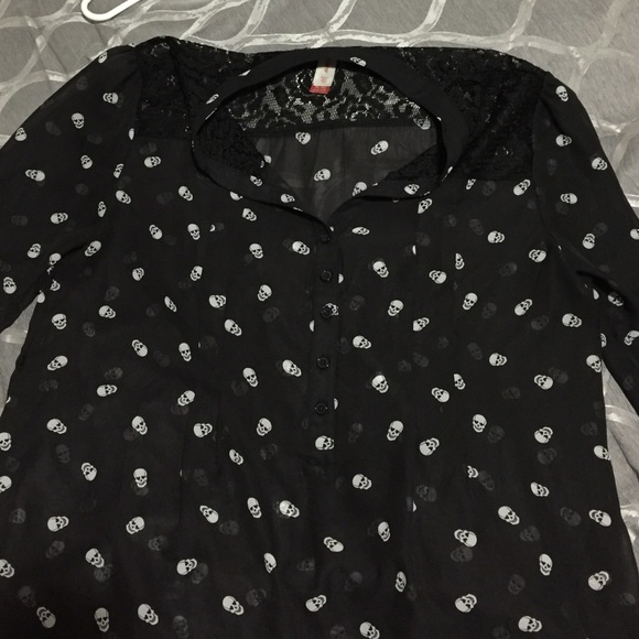 Long sleeve skull blouse