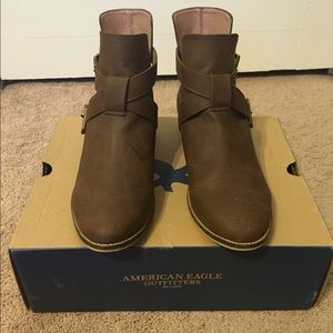 AE brown boots