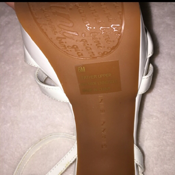 White heels - Picture 2 of 3