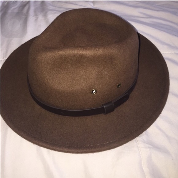 Khloe kardashian fedora hat
