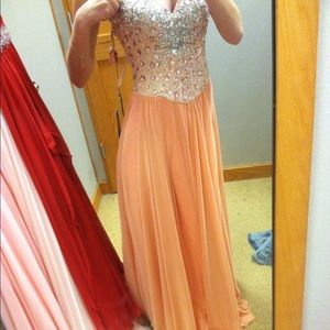 Cute prom dress! Only worn once!