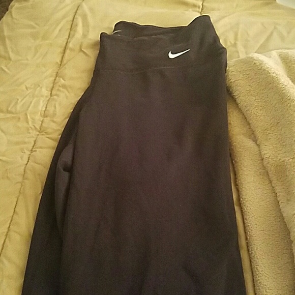 New black Nike yoga pants