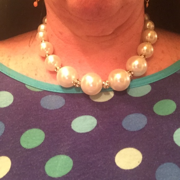 Handmade Women's Pearl Necklace with Rhinestones - Picture 4 of 4