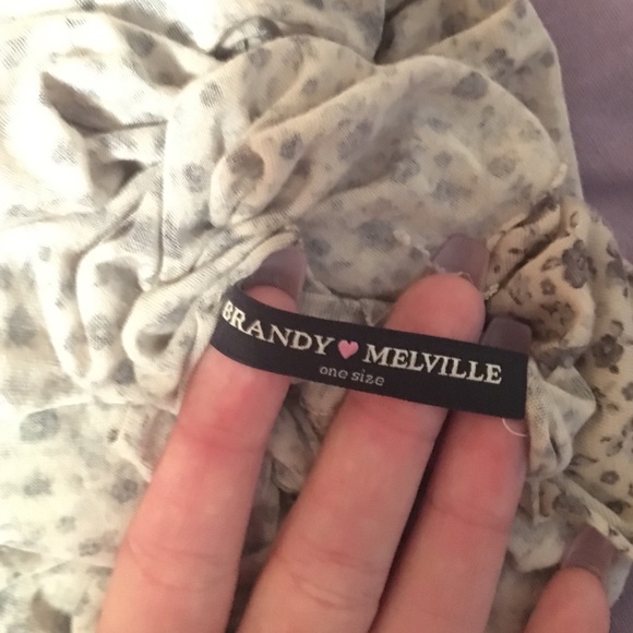 Brandy Melville Infinity Scarf - Picture 3 of 3